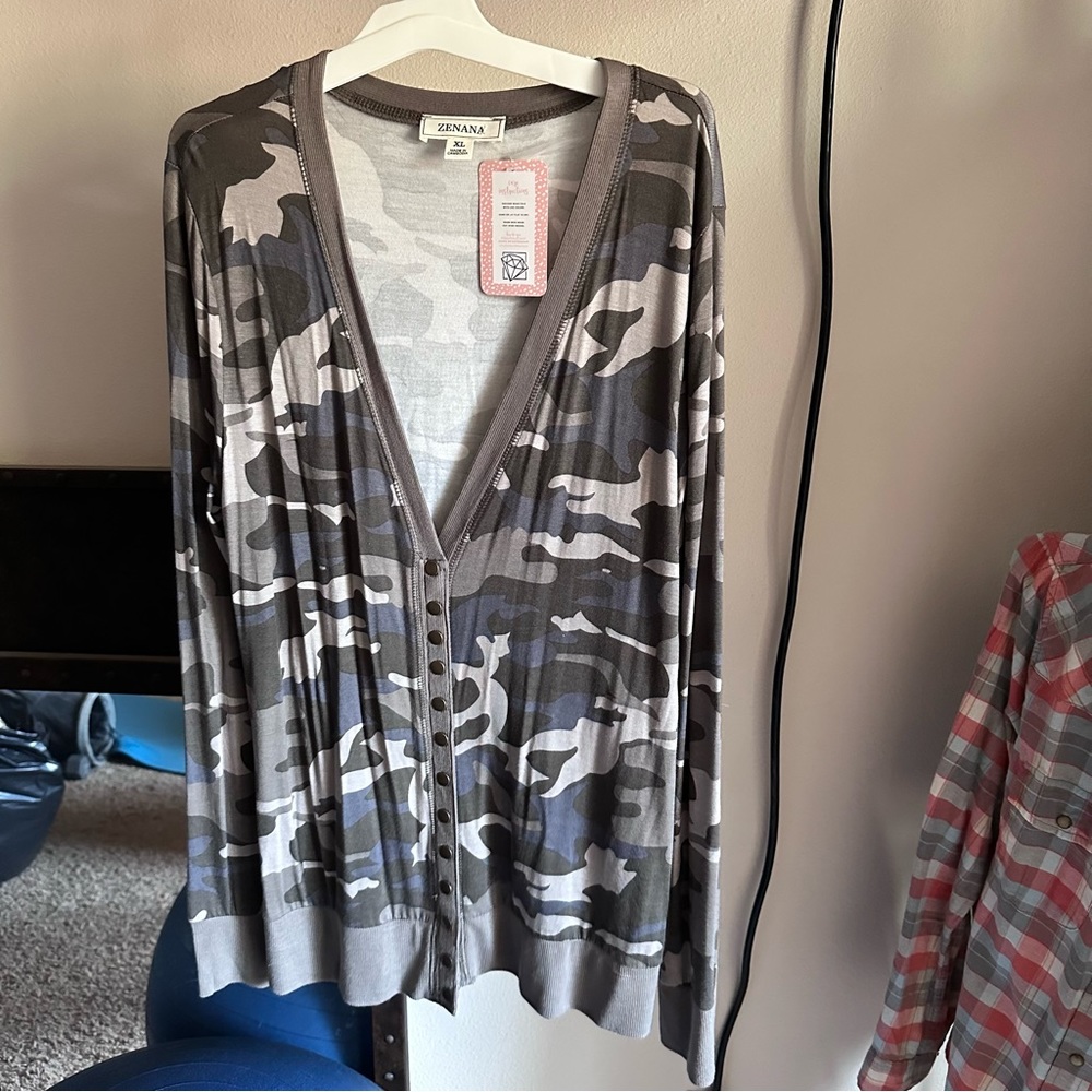 Camouflage button down lightweight sweater NWT size XL